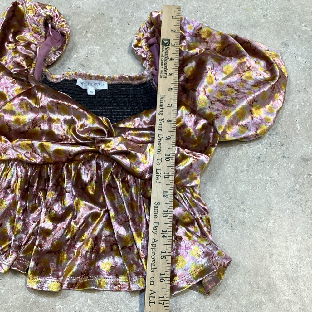 Free The Roses SZ XS Women’s Floral Velvet Twisted Baby Doll Top Peplum - Picture 7 of 8